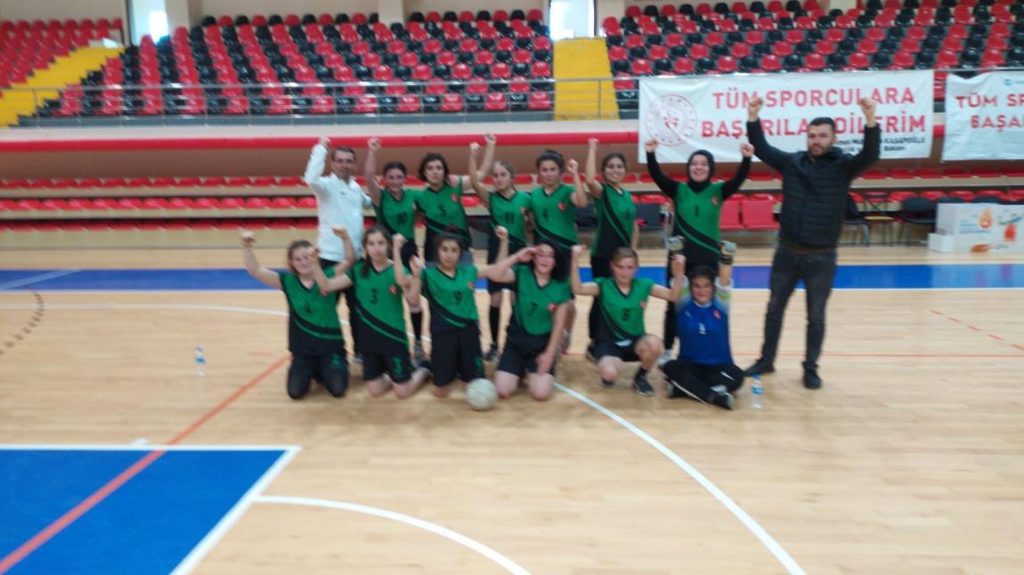 2019 – 2020 Eğitim – Öğretim Yılı Futsal Genç Kızlar A Kategorisi Müsabakalarında Gruptan Çıkmayı Başardık